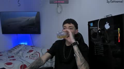 estivenvel online show from February 13, 6:46 pm