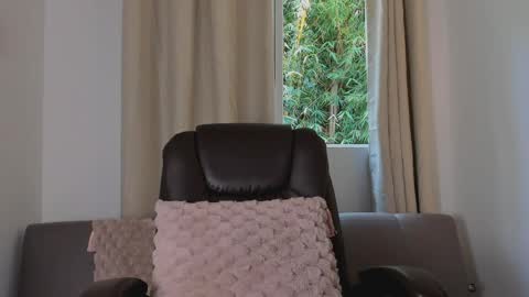 etham_wolf1 online show from April 22, 5:18 pm