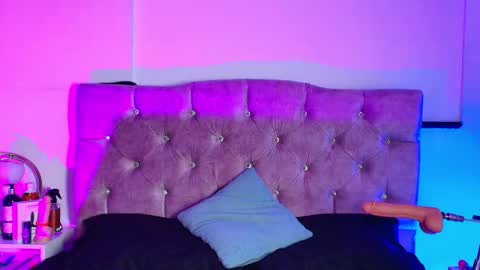 ethan  online show from March 5, 4:09 am