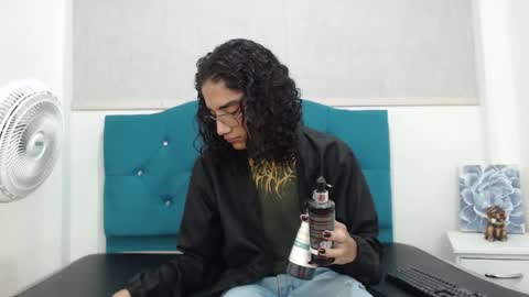 ethanblackwoodd online show from November 17, 9:07 pm