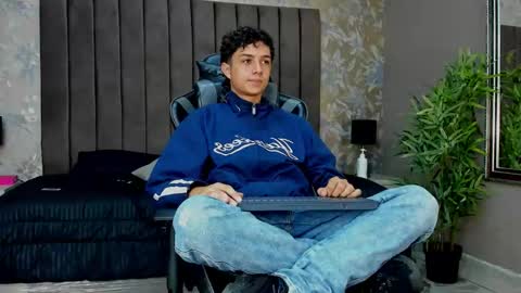 ethanlowell online show from October 12, 5:01 am