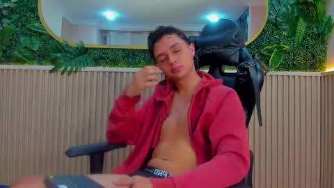 ethanlowell online show from January 8, 4:39 am