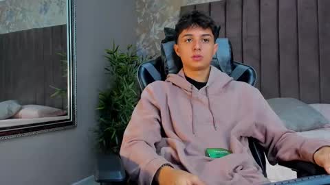 ethanlowell online show from September 16, 4:46 am