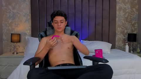 ethanlowell online show from October 28, 11:07 pm