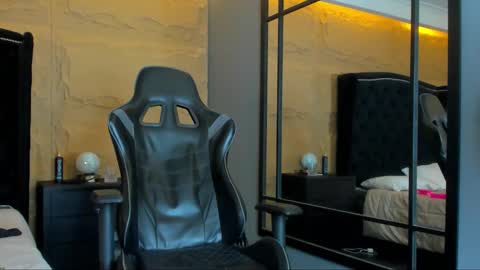 ethanlowell online show from September 25, 6:01 am