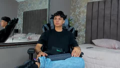 ethanlowell online show from September 17, 6:36 am