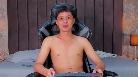 ethanlowell online show from February 22, 9:21 pm