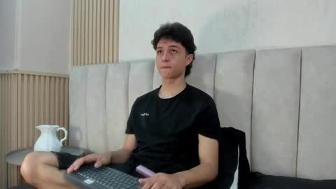 ethanlowell online show from November 26, 4:48 am