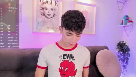 Snapshot of evan_voss chatting on October 26, 12:29 pm Evan voss  help me get 200 likesindependent model online show from October 26, 12:29 pm