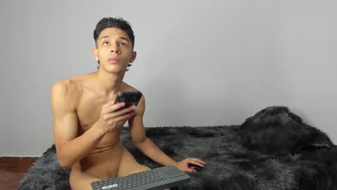 Snapshot of evans_collins24 chatting on December 19, 7:29 am Evans collins24 online show from December 19, 7:29 am