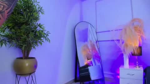 E V A N S online show from October 15, 10:28 pm