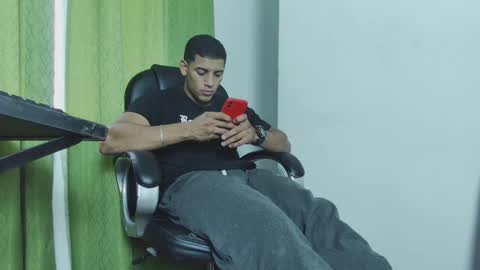 luis online show from March 23, 4:24 pm