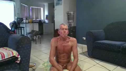 exhibitionnude online show from May 28, 11:25 pm