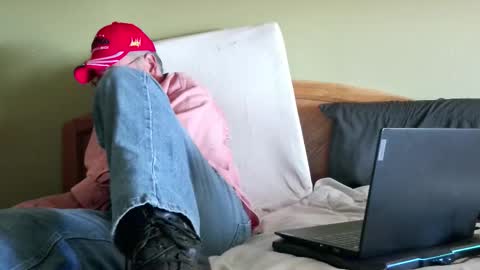 Snapshot of eyeswideshut63 chatting on October 21, 7:39 pm Eyeswideshut63 online show from October 21, 7:39 pm