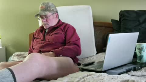 Snapshot of eyeswideshut63 chatting on December 30, 7:00 pm Eyeswideshut63 online show from December 30, 7:00 pm