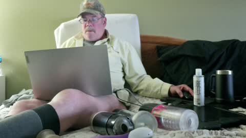 Snapshot of eyeswideshut63 chatting on January 4, 8:16 pm Eyeswideshut63 online show from January 4, 8:16 pm