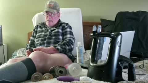 Snapshot of eyeswideshut63 chatting on December 31, 4:25 pm Eyeswideshut63 online show from December 31, 4:25 pm