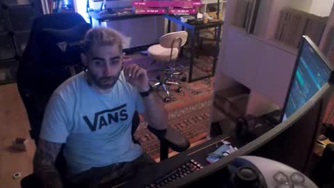 Snapshot of eytab chatting on October 13, 8:15 pm Eytab online show from October 13, 8:15 pm