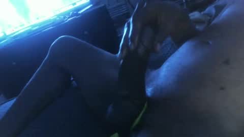 Snapshot of ezeddie2015 chatting on December 17, 2:33 am ezeddie2015 online show from December 17, 2:33 am