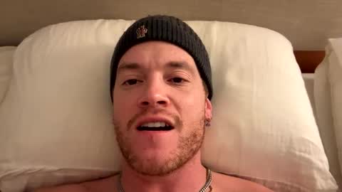 Snapshot of fairybae5 chatting on December 10, 11:54 am Travis online show from December 10, 11:54 am