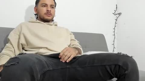 favid95 online show from March 2, 5:01 am