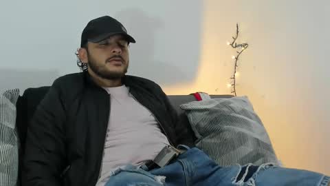 favid95 online show from January 11, 5:52 am