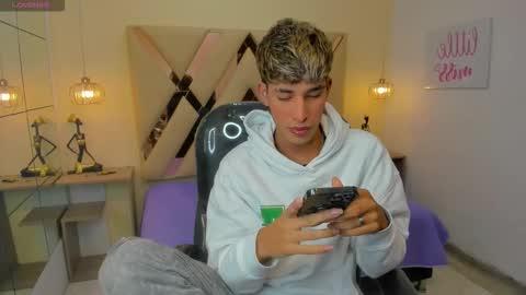 FER PHOENIX online show from November 13, 3:44 am