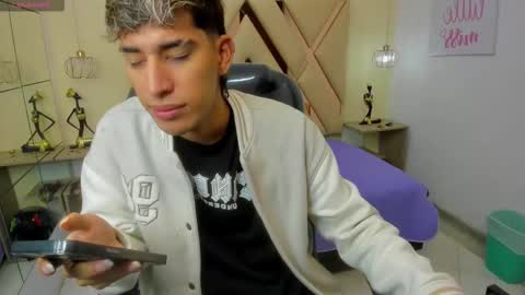 FER PHOENIX online show from November 2, 3:11 am