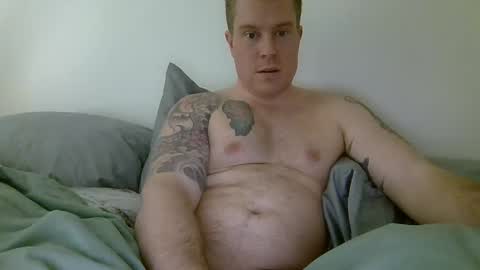 Snapshot of fingersdown chatting on December 8, 9:19 pm Fingersdown online show from December 8, 9:19 pm