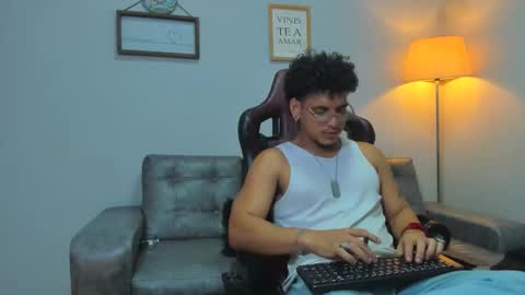 fire_boy69 online show from December 15, 10:51 pm