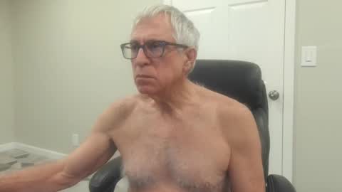 Snapshot of fitman999 chatting on January 19, 2:47 am Jon online show from January 19, 2:47 am