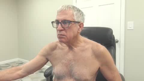 Snapshot of fitman999 chatting on December 29, 8:04 pm Jon online show from December 29, 8:04 pm