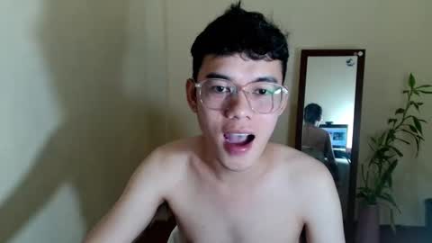 Snapshot of floriankeirxx_ chatting on October 25, 2:13 am floriankeirxx_ online show from October 25, 2:13 am