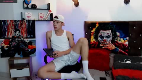 flowers109 online show from February 26, 10:51 pm