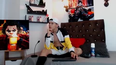 flowers109 online show from January 9, 9:58 pm