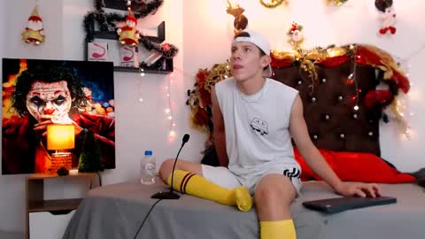 flowers109 online show from December 14, 9:46 pm