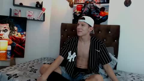 flowers109 online show from January 15, 9:09 pm