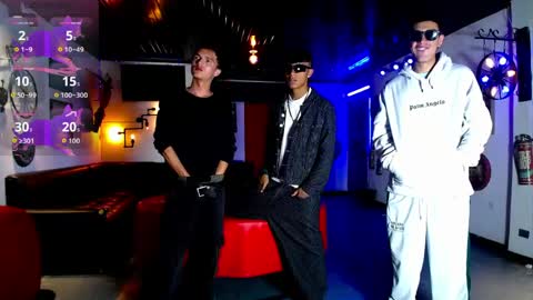 flyckers online show from April 18, 9:36 pm