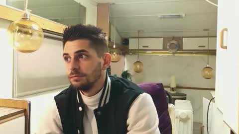 independent model online show from March 21, 3:38 pm