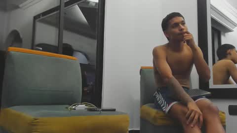 foot_master777 online show from March 3, 2:22 am