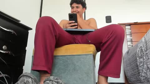 foot_master777 online show from September 29, 8:27 pm