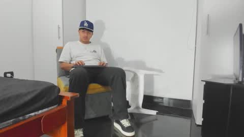 foot_master777 online show from October 13, 6:08 am