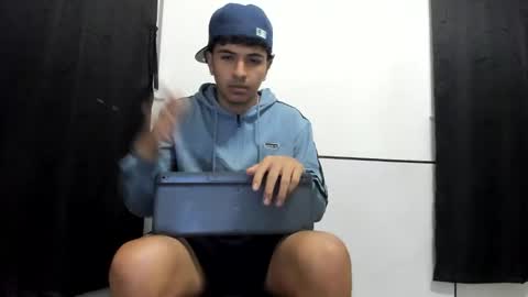 foot_master777 online show from January 19, 1:10 am