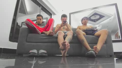 foot_master777 online show from February 12, 3:07 am