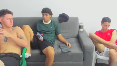 foot_master777 online show from March 9, 1:46 am