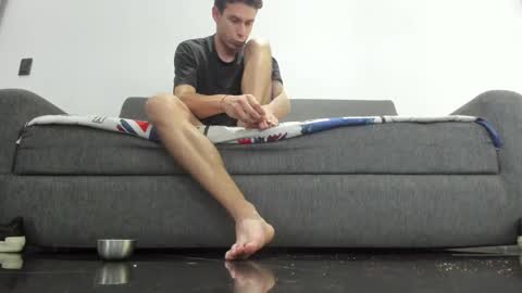 foot_master777 online show from October 9, 5:34 am