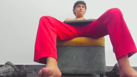 foot_master777 online show from March 3, 11:56 pm