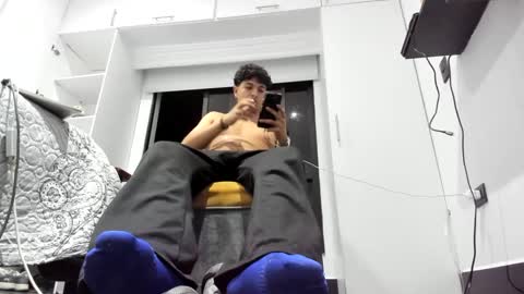 foot_master777 online show from September 24, 2:55 am