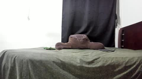 foot_master777 online show from December 7, 12:53 am