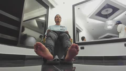 foot_master777 online show from February 15, 2:37 am